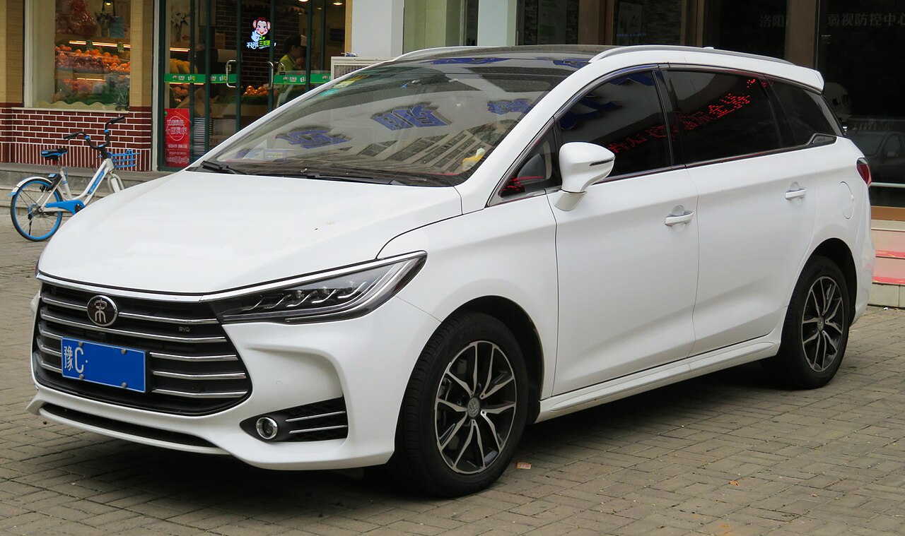 BYD M6 2024